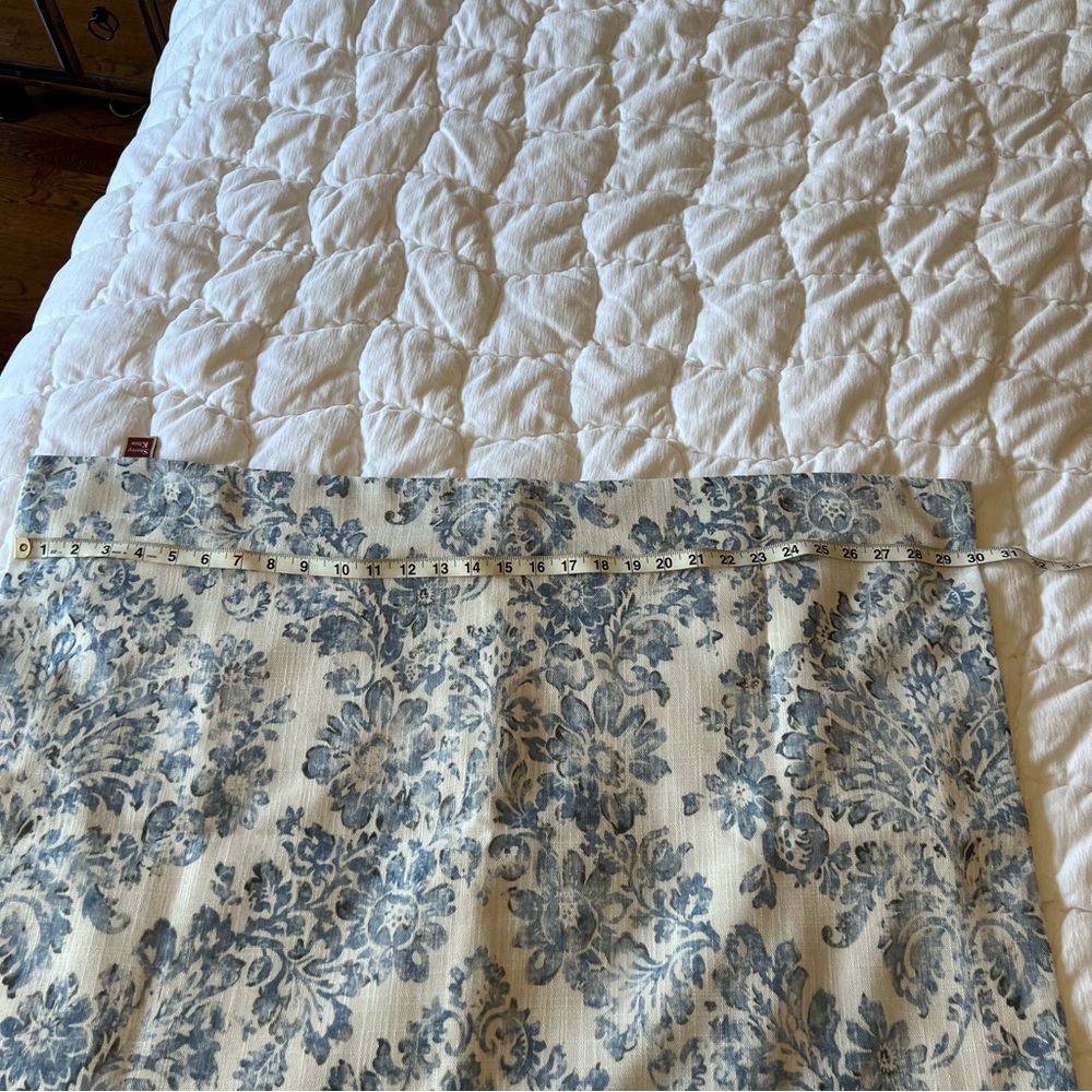 NWOT Set of 2 Indigo Blue and White Floral Pillow Shams, standard size - Picture 9 of 14